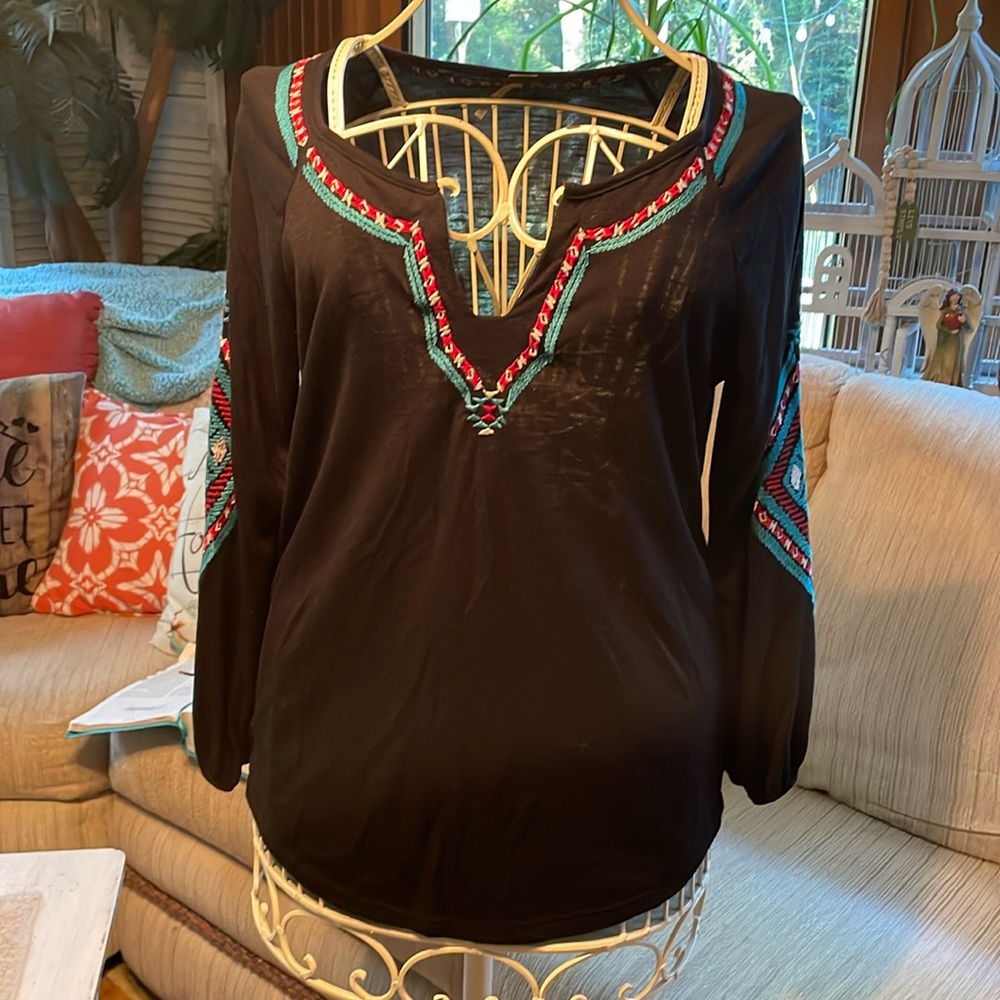 Beautiful triple pattern top sz small